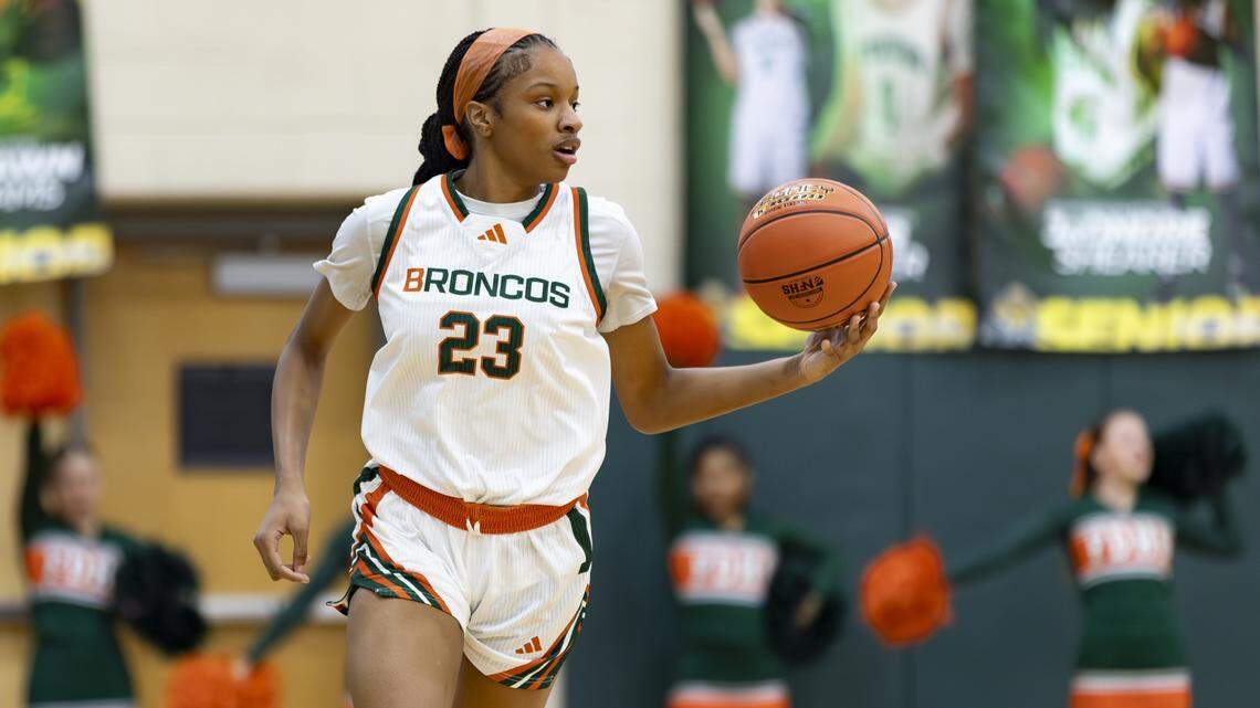 Frederick Douglass’ Jaelee Knowles brings the ball up court during the Broncos’ 79-50 win in the 42nd District girls basketball semifinals at Bryan Station High School on Tuesday.