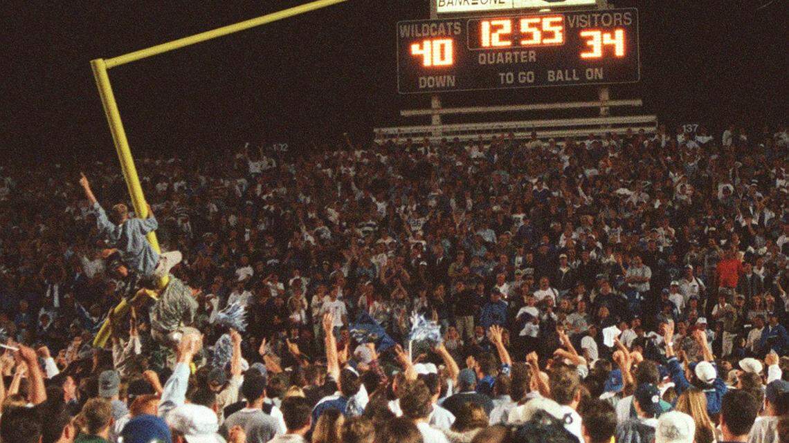 UK fans tore down the goal posts, broke them into pieces and took them home or to various other points around Lexington and Kentucky after the Wildcats’ 40-34 win over Alabama in 1997.