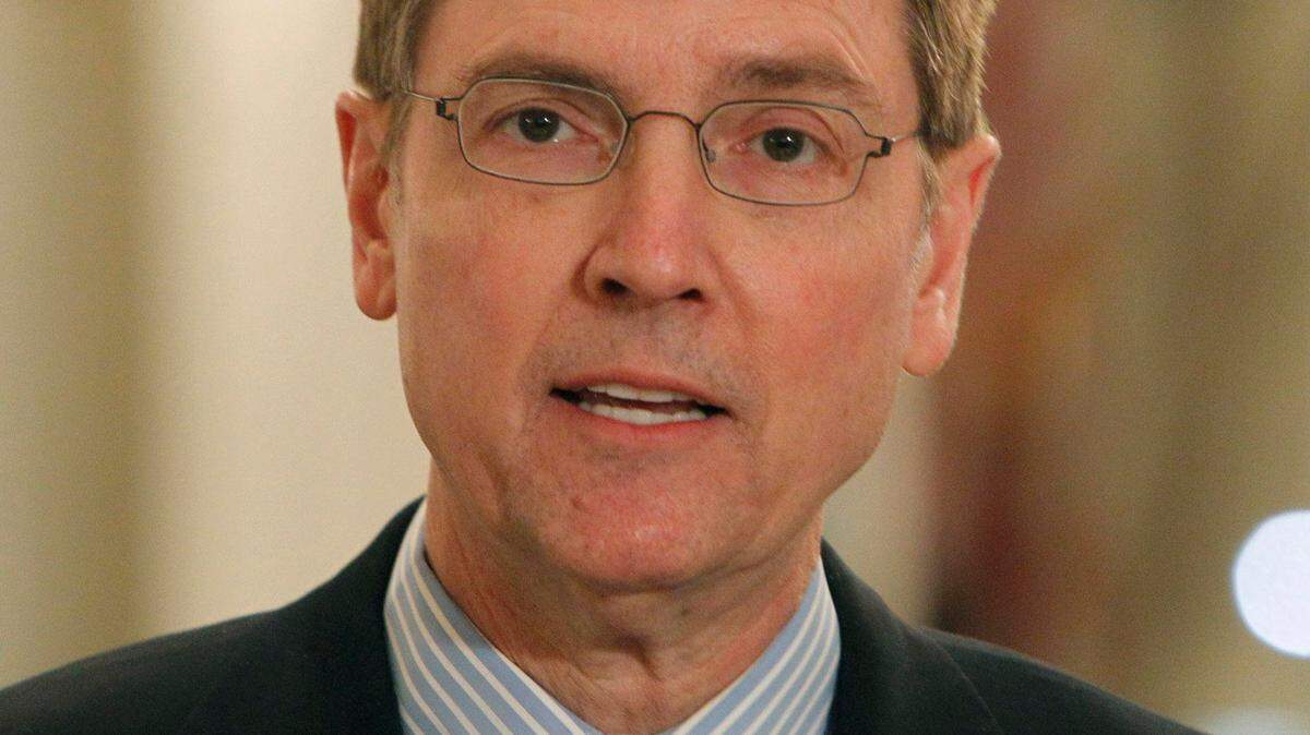 Lexington Mayor Jim Gray (shown) on Wednesday, March 9, 2011 at news conference in the his office named Keith Jackson interim fire chief of the Division of Fire and Emergency Services.  Jackson, 45, is a 20-year veteran of the division.  Photo by David Perry oe Staff