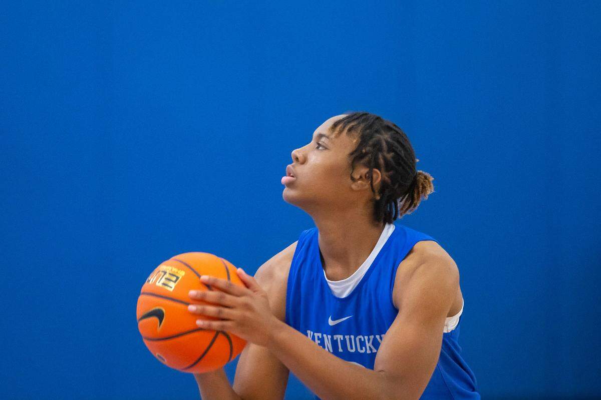 Ajae Petty, who began her college career at LSU, averaged 5.7 points and 4.7 rebounds last season for Kentucky.