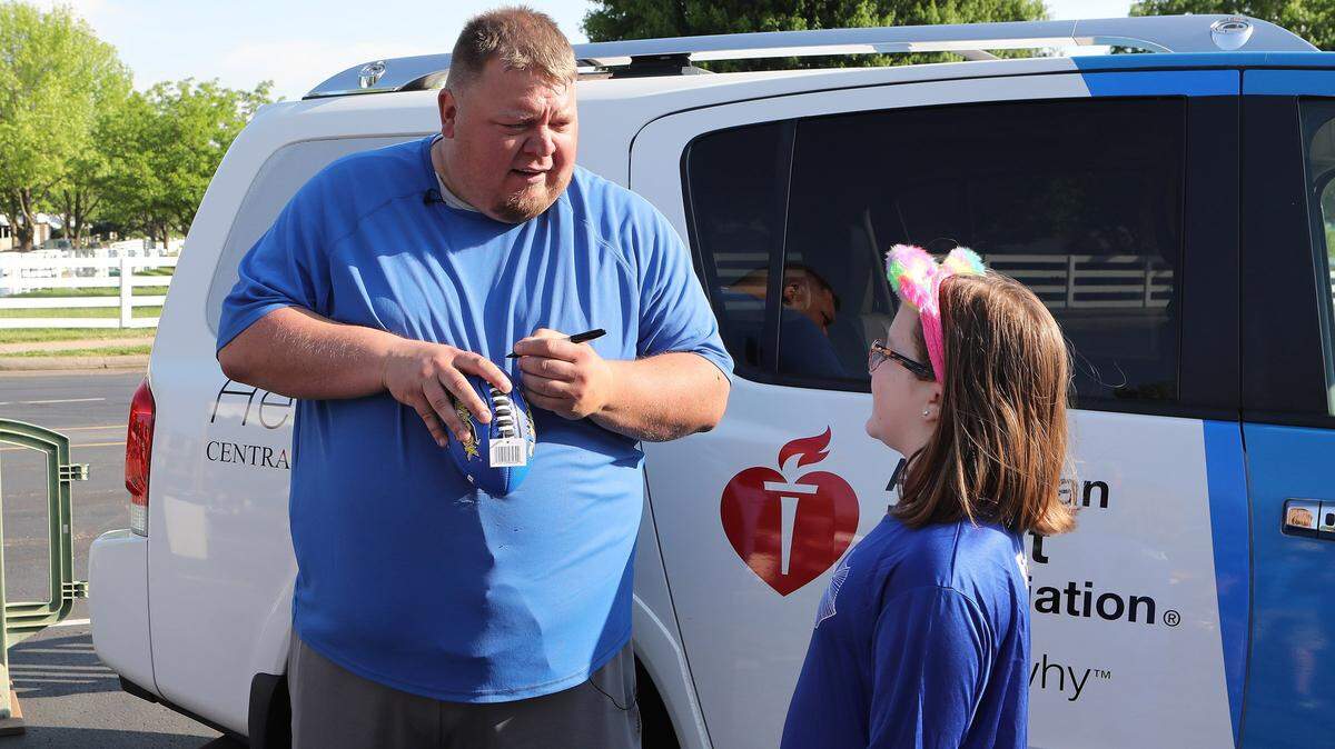 Jared Lorenzen signed a souvenir football for a young fan prior to the Central Kentucky Heart Walk at Keeneland in May 2018. Lorenzen’s weight-loss journey has been documented in a recent ESPN piece that will next air at 5 a.m. Wednesday on ESPN2.