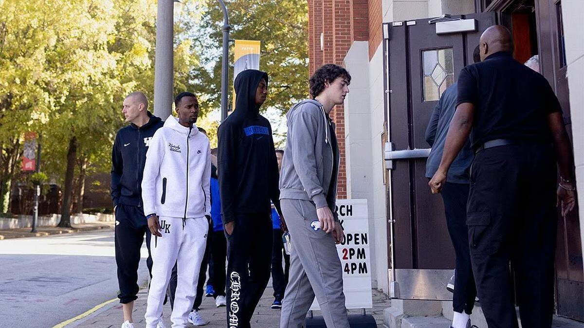 ‘The upside is massive.’ Kentucky basketball uses road trips as bonding opportunities.