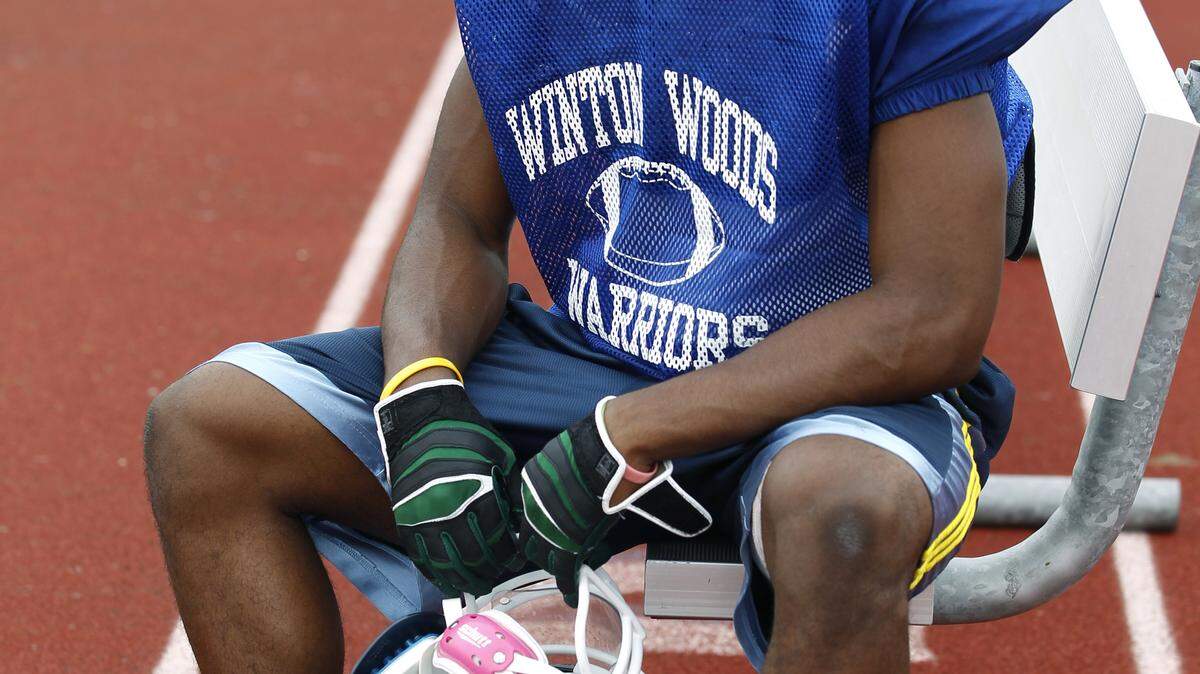 Mike Edwards, a defensive back at Cincinnati's Winton Woods High School, signed to play football for the University of Kentucky.