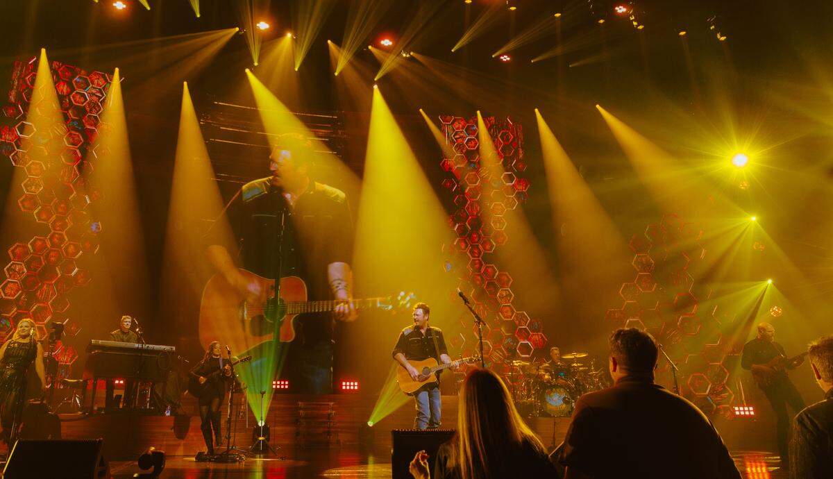 Blake Shelton previewed his new Friends & Heroes tour with a six-show run (over 11 nights) at The Colosseum at Caesar’s Palace in Las Vegas. He’ll kick it off in Lexington at Rupp Arena on Feb. 27.