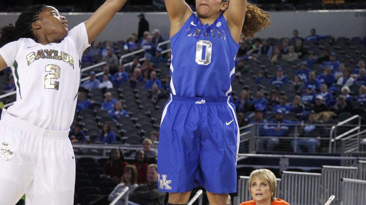 Kentucky Wildcats guard Jennifer O'Neill put in a jumper in the Dec. 6 game. O'Neill scored 43 points in the game, earning national recognition.     