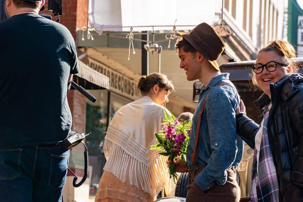 Leslie Goyette, right, a Kentucky native, worked on the set of “Maysville,” the independent movie she wrote, directed and co-produced.