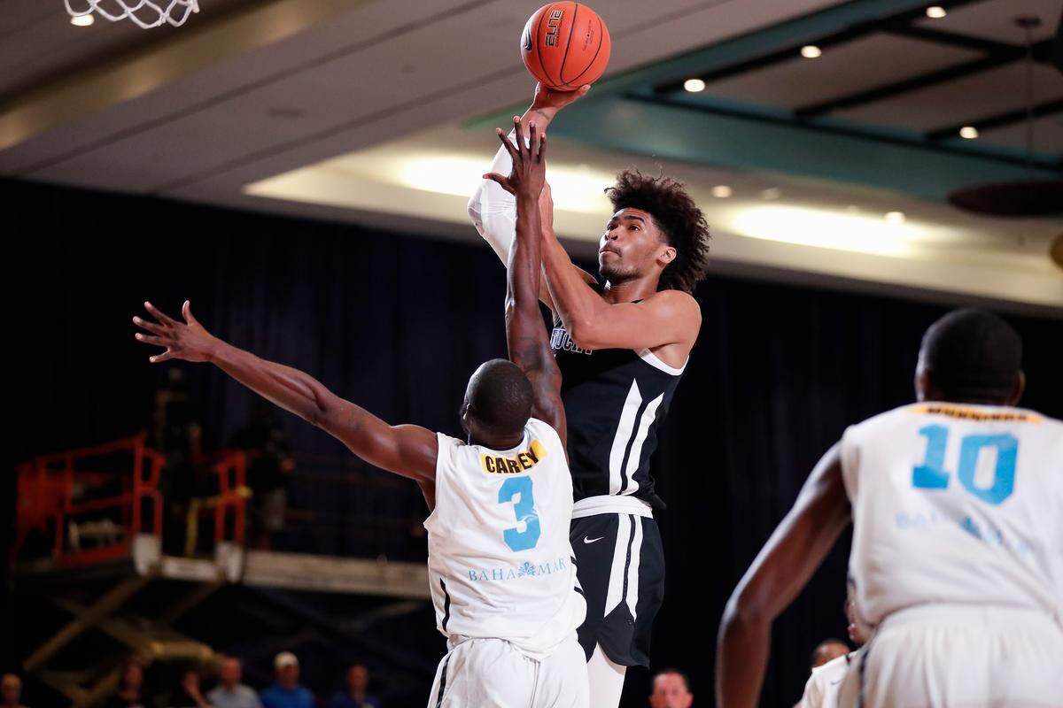 Kentucky sophomore Nick Richards put up a shot during the first half of Wednesday night’s exhibition game against the Bahamas Select Team at the Atlantis Resort on Paradise Island, Bahamas.