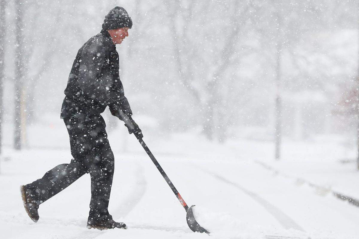 Tom Ingram works to clear snow from the street near the driveway of LTR Diesel on Indiana Avenue in Lexington, Ky., Thursday, Jan. 6.