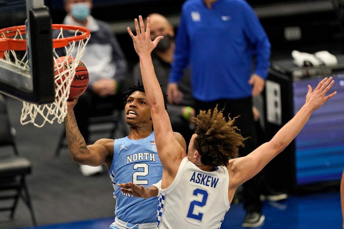North Carolina guard Caleb Love, left, had 11 points and six assists in the Tar Heels’ 75-63 win over Kentucky in last season’s CBS Sports Classic in Cleveland.