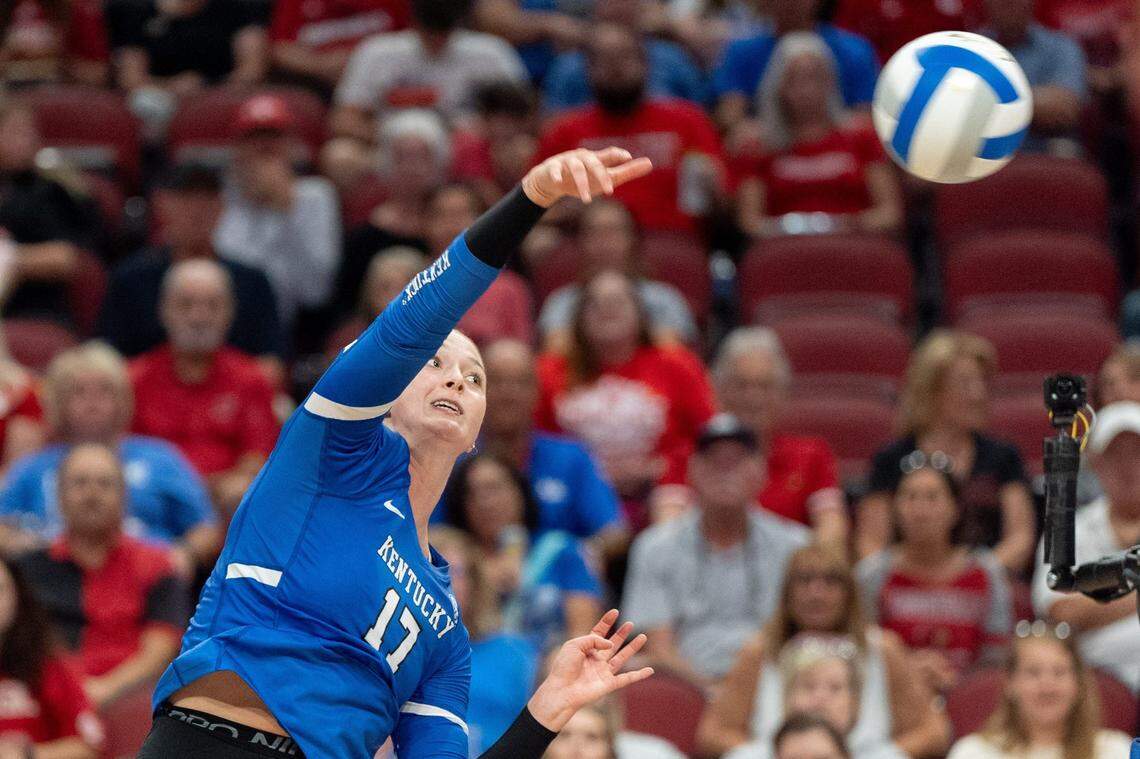 Kentucky outside hitter Brooklyn DeLeye averaged 5.59 points, 4.87 kills and 1.64 digs a set in 2024.