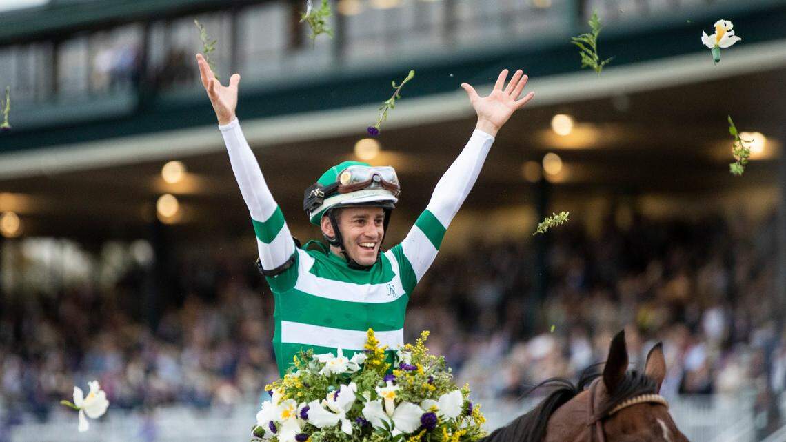 2022 Breeders' Cup at Keeneland: Flightline wins Classic
