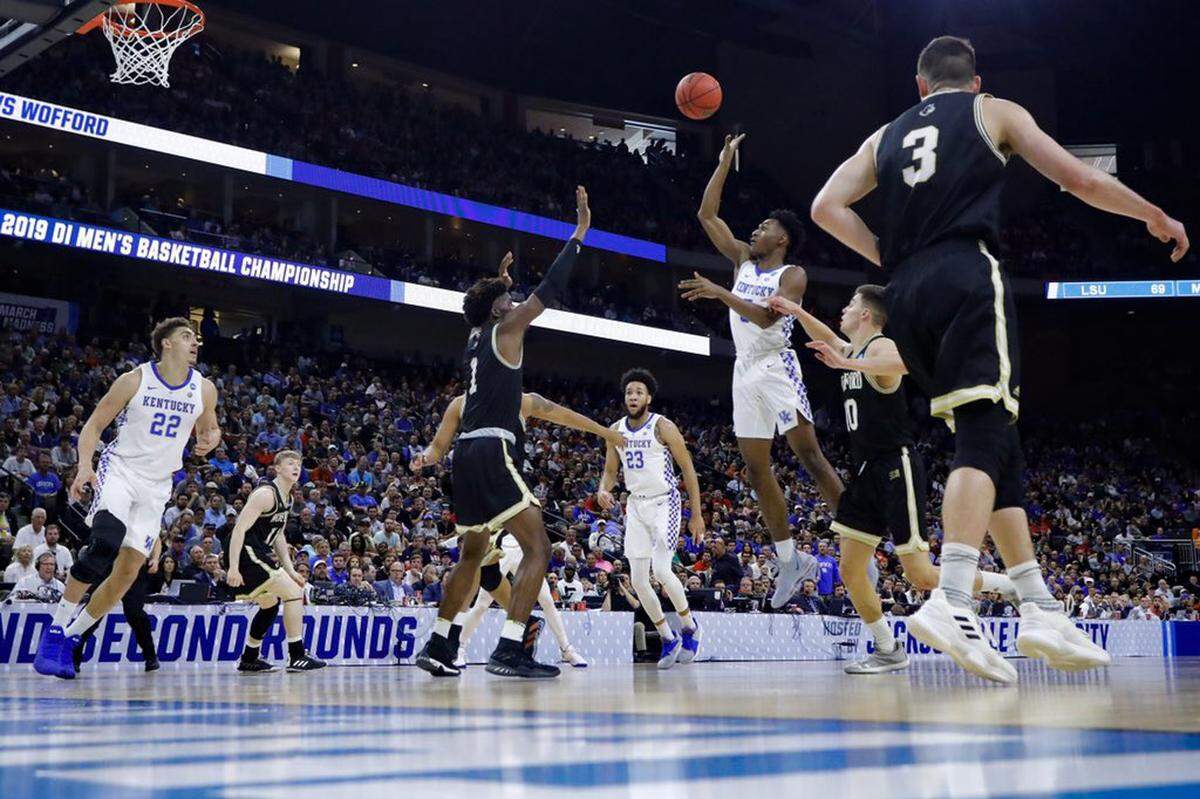 As a Kentucky Wildcats sophomore in 2019-20, Immanuel Quickley will look to improve on his 37.2 percent field-goal shooting last season.
