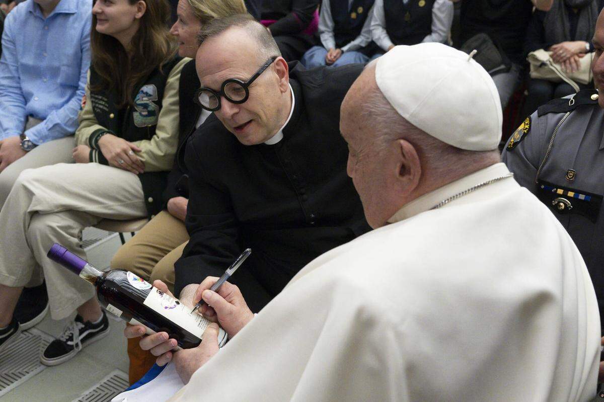 Pope Francis signed two bottles of Willett bourbon which will be auctioned by Sotheby’s.