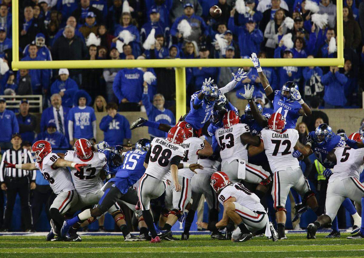 Georgia place-kicker Rodrigo Blankenship (98) beat Kentucky with this 25-yard field just ahead of the final buzzer in the Bulldogs' 27-24 victory over the Wildcats in 2016 in Lexington.