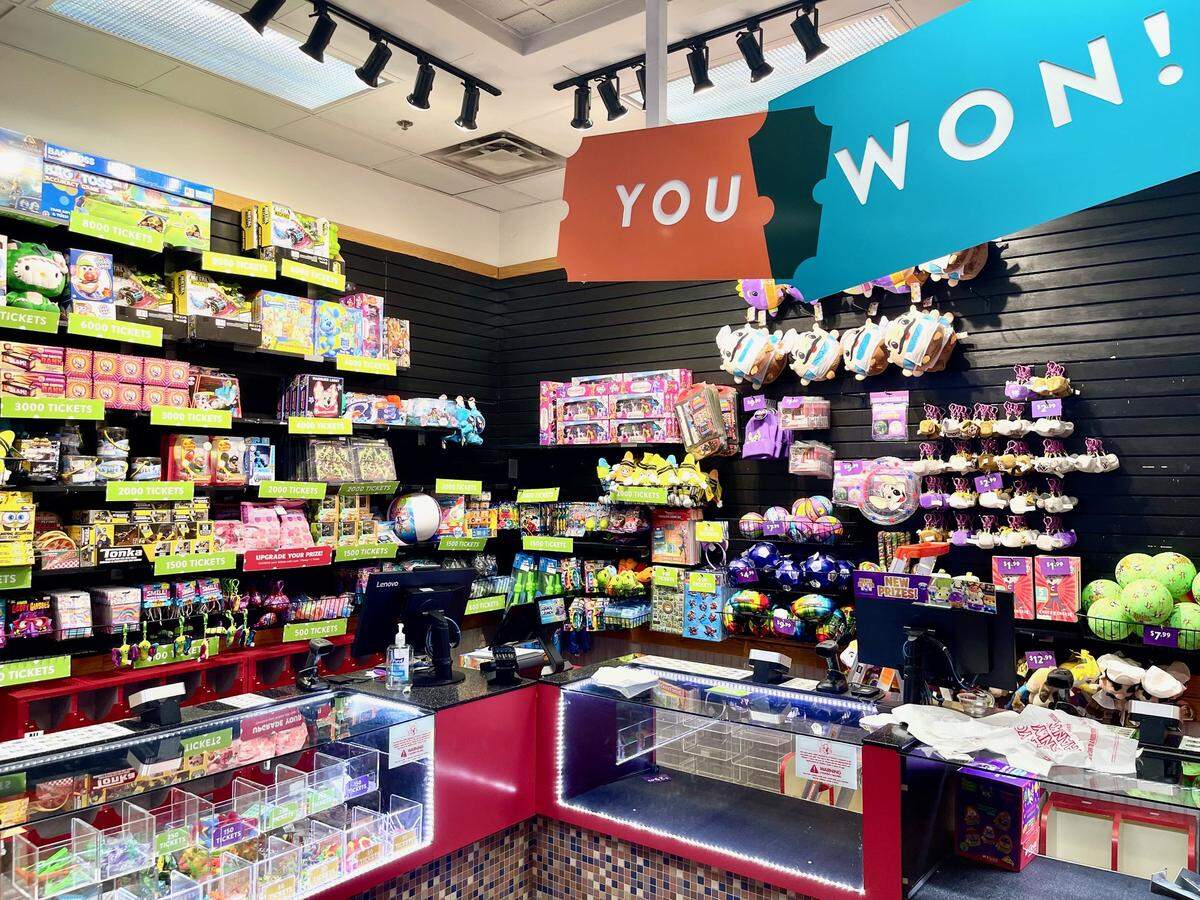 The Chuck E. Cheese restaurant in Woodhill Circle Plaza has closed after 40 years, according to a notice on the chain’s web site.