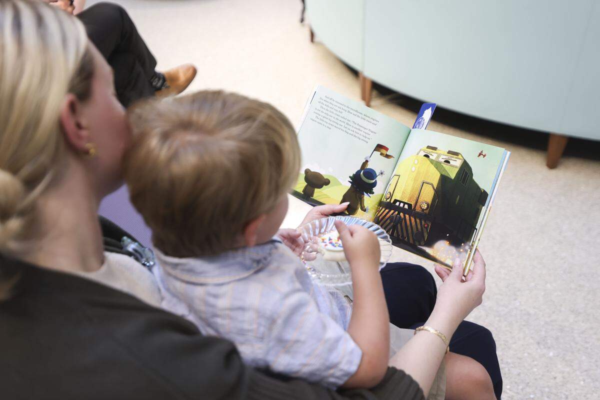 A child and their family follow along as State Rep. Chad Aull and State Sen. Amanda Mays Bledsoe read “A Little Engine That Could” on June 3, 2026. Photo by Carter Sloss | UKphoto