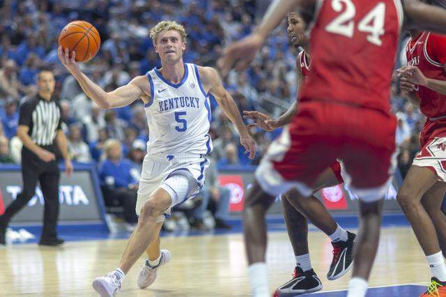 Kentucky guard Collin Chandler (5) drives to the basket during Tuesday’s game against Nicholls at Rupp Arena.