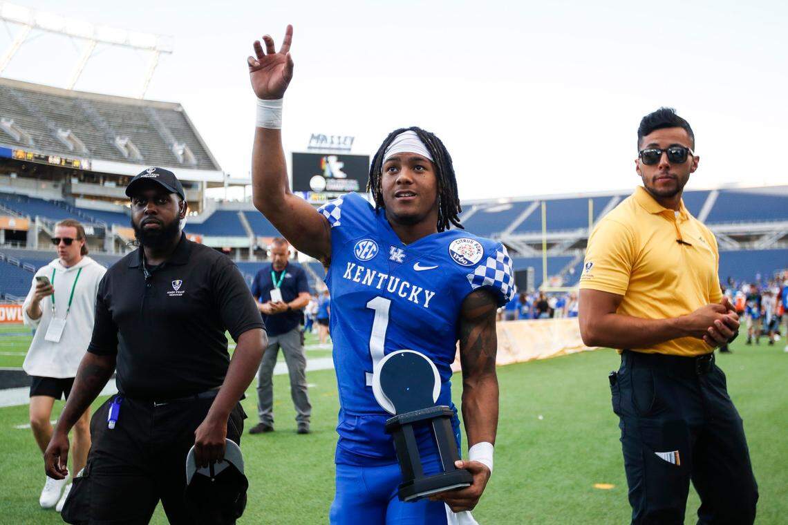 Kentucky wide receiver Wan’Dale Robinson (1) waved to fans after being named the most valuable player of the team’s Citrus Bowl victory against Iowa on Saturday. He had 10 catches for 170 yards.