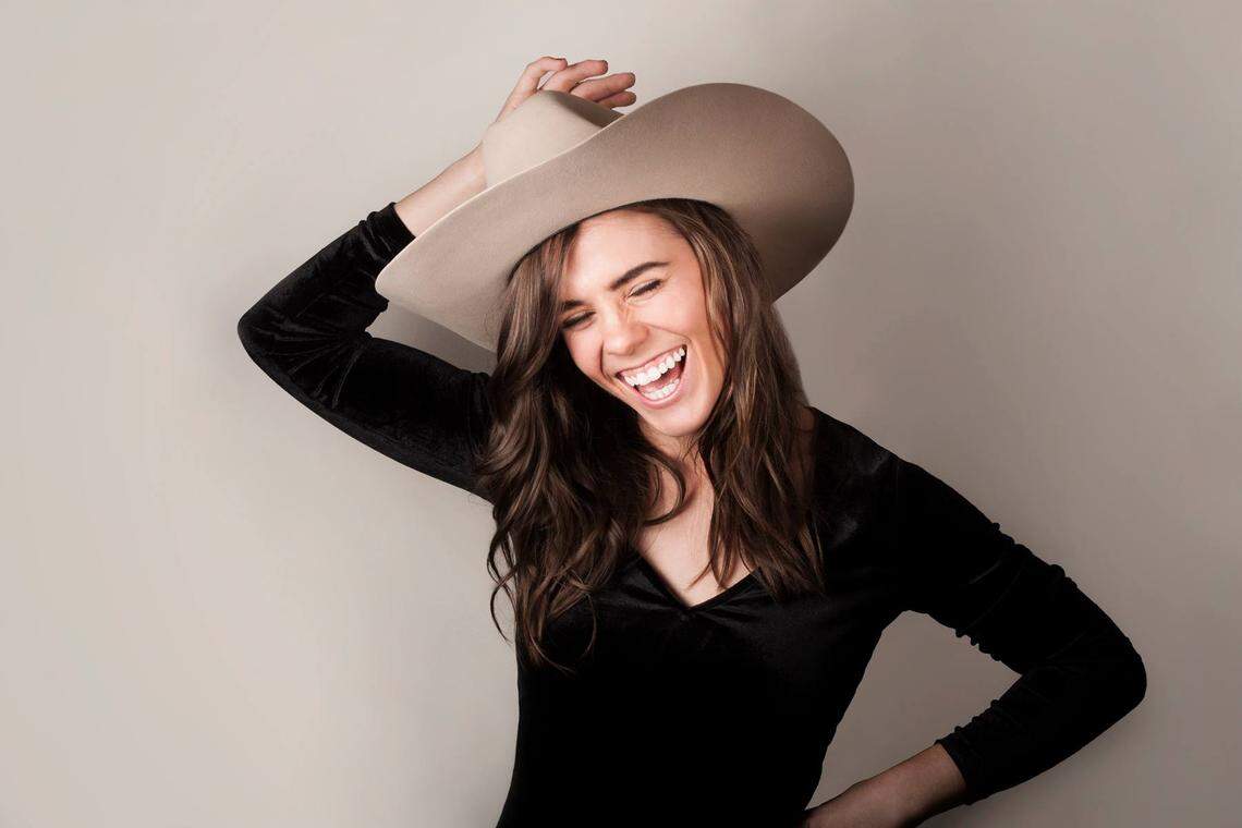 Maria Carrelli is releasing new music in 2022.