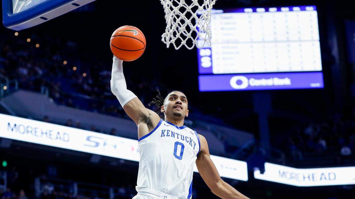 Kentucky basketball bounces back with blowout victory. Everybody gets in on the fun.