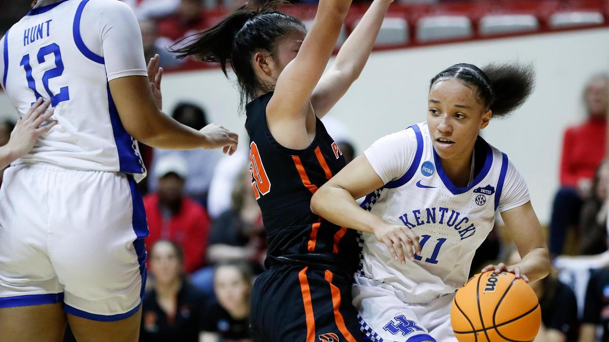 Kentucky’s Jada Walker (11), who dribbled the ball against Princeton’s Kaitlyn Chen during the first round of the NCAA Tournament, averaged 10.4 points, 3.0 rebounds and 2.1 assists during her freshman season.