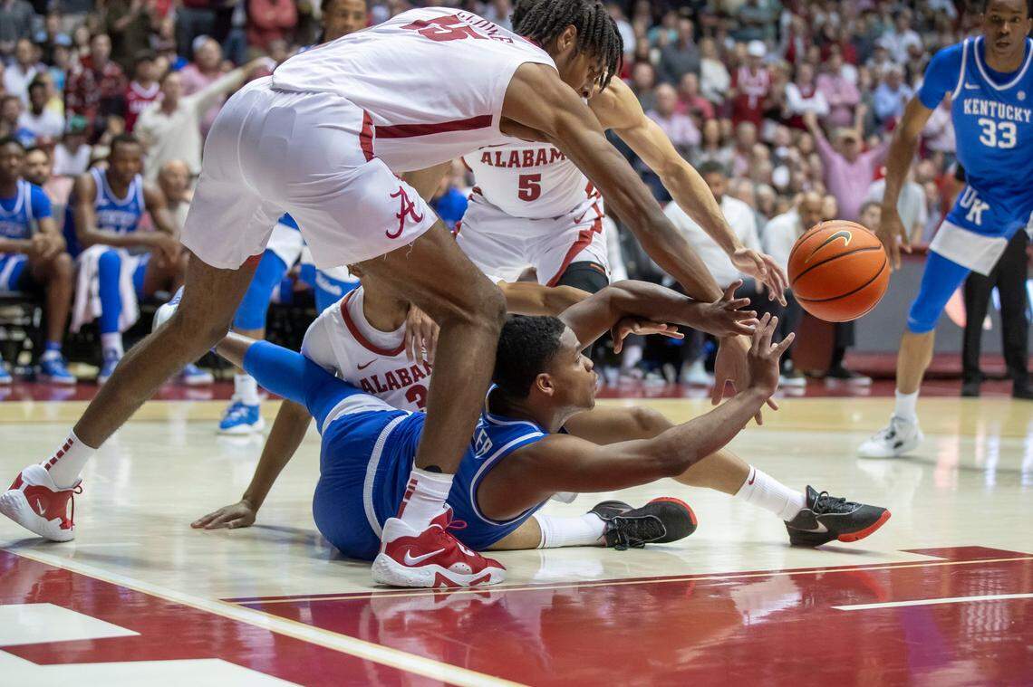 Kentucky guard Sahvir Wheeler (2) struggles for control of the ball with Alabama forward Noah Clowney (15) and Rylan Griffen (3) during a game at Coleman Coliseum in Tuscaloosa, Ala., on Saturday.