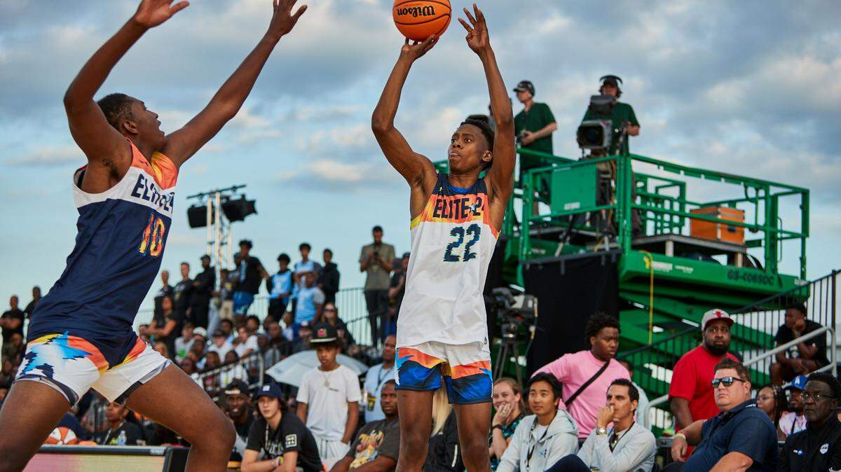 Kentucky focusing recruiting efforts on nation’s No. 1 junior. He’s visiting this weekend.