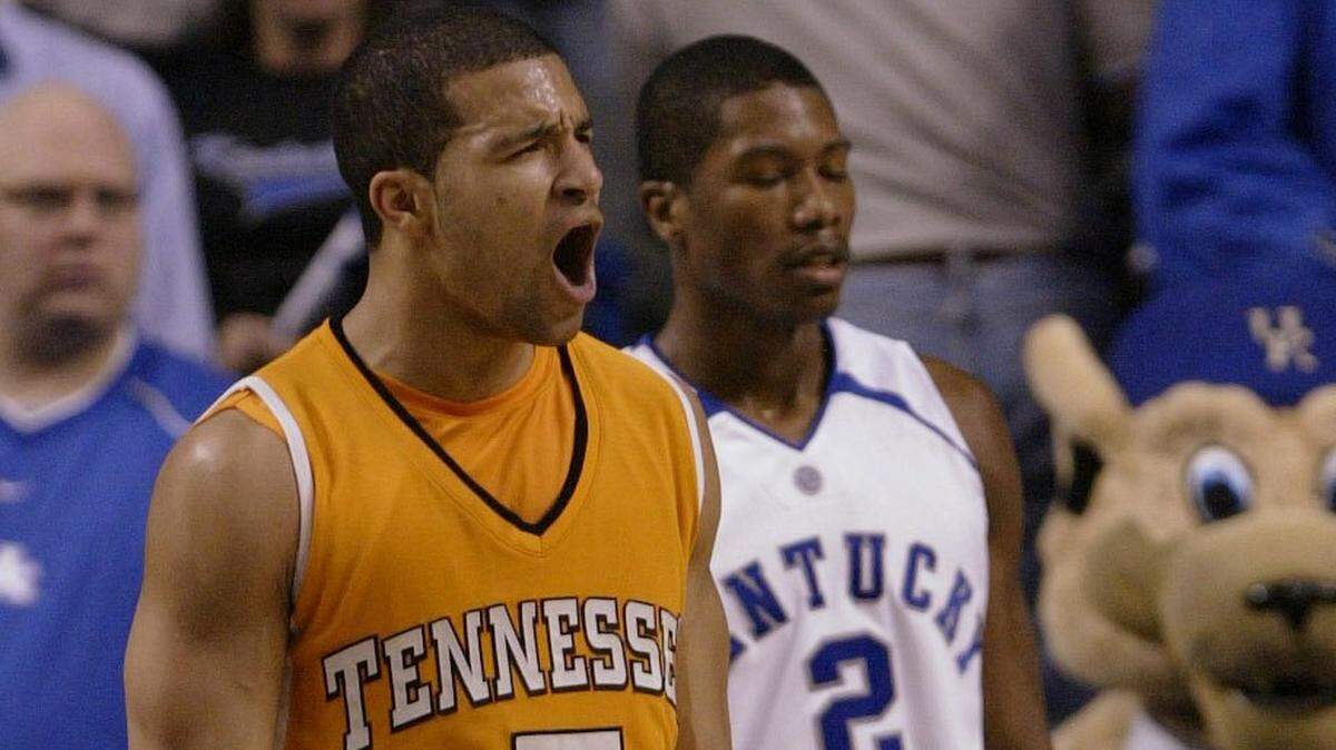Tennessee’s Chris Lofton celebrated a late basket in the second half against Kentucky in 2006 in Rupp Arena. Lofton scored 31 points to lead the Vols to a 75-67 win. Lofton, a Kentucky Mr. Basketball out of Mason County, was not recruited by the Cats.