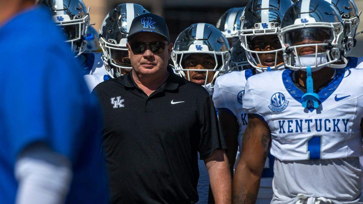 Kentucky football’s Mark Stoops reiterates support for fans after radio show controversy