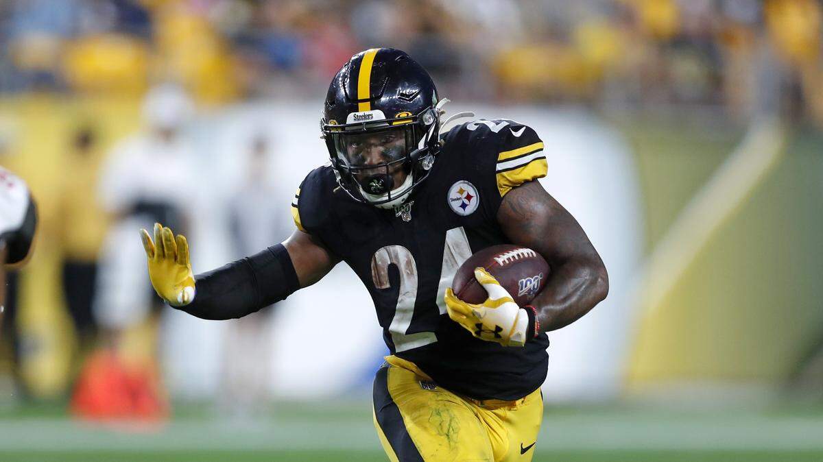 Former University of Kentucky star running back Benny Snell made his NFL debut for the Pittsburgh Steelers in their preseason opener against Tampa Bay in August 2019.
