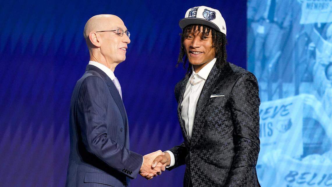 TyTy Washington has a bit of wait before being selected 29th in NBA Draft