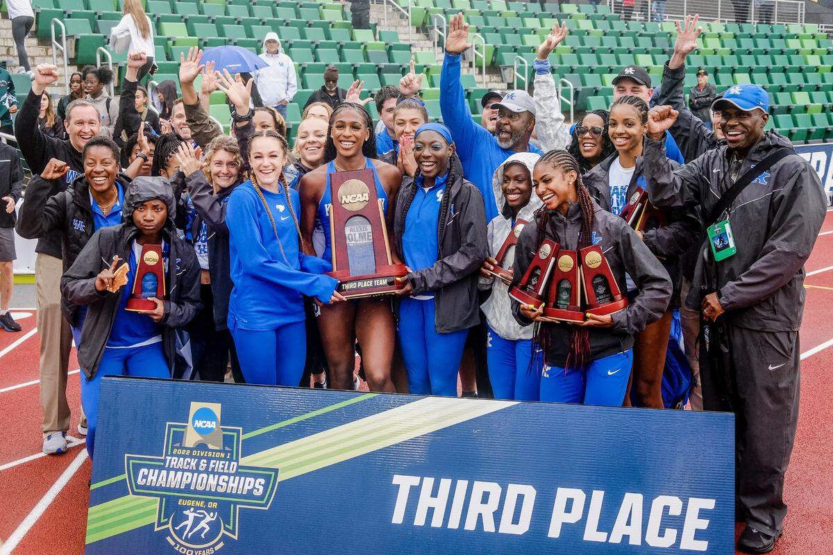 Kentucky’s women’s track and field team celebrates its third-place finish at the NCAA Outdoor Track and Field Championships at Hayward Field in Eugene, Oregon, on Saturday.