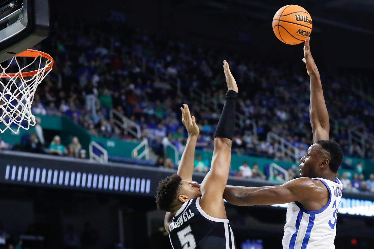 Kentucky’s Oscar Tshiebwe, right, takes a shot against Providence during an NCAA Tournament game on Friday, March 17, 2023, in Greensboro, N.C.