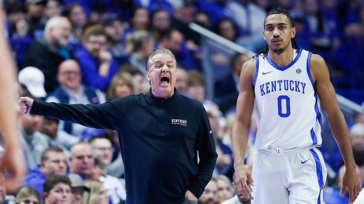 Kentucky Coach John Calipari calls out to Wildcats forward Jacob Toppin after a play against Yale on Saturday. Toppin is averaging 11.9 points and 6.7 rebounds per game this season.