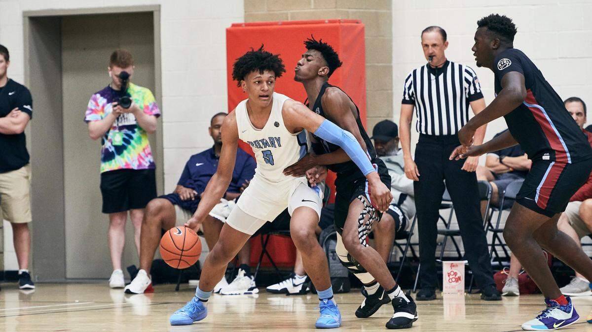 Paolo Banchero (with ball) was one of the standout players on the Nike circuit this summer.