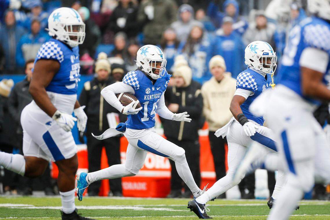 Kentucky defensive back Carrington Valentine (14) returns a fumble recovery on Vanderbilt’s opening drive of the game.