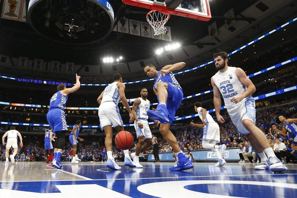 Kentucky’s PJ Washington celebrated a dunk Saturday during the CBS Sports Classic against North Carolina.
