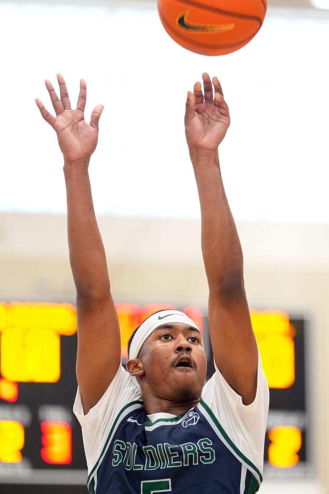 July 15, 2025; North Augusta, South Carolina, USA; Oakland Soldiers Jason Crowe Jr. (5) takes a free throw during the Oakland Soldiers and Team Final game at Nike EYBL Peach Jam at Riverview Park Activities Center. The Oakland Soldiers won 86-75. Mandatory Credit: Katie Goodale - Augusta Chronicle/USA TODAY NETWORK