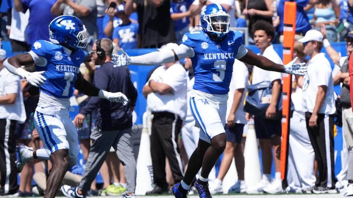 Alex Afari is on the Kentucky football roster for the 2026 season opener