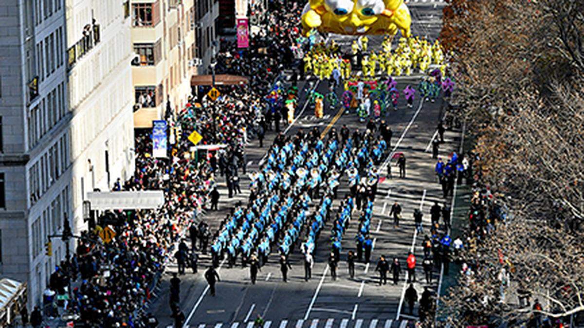 Macy’s Official Photographer, Group Photos, Carnegie Hall Festival Photographer, Lincoln Center Festival Photographer, Wedding Photographer, Corporate and Event Photographer.
