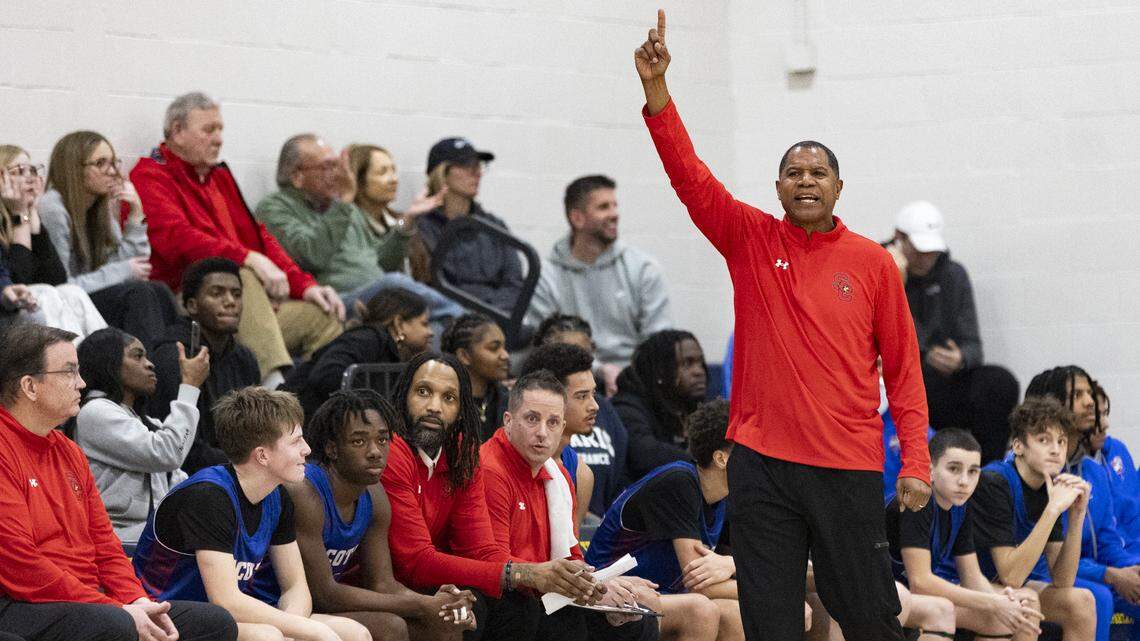 Scott County coach Sean Woods called out a play during the Cardinals’ 70-39 win at Sayre on Tuesday. The Cardinals face Bryan Station at Memorial Coliseum on Friday.