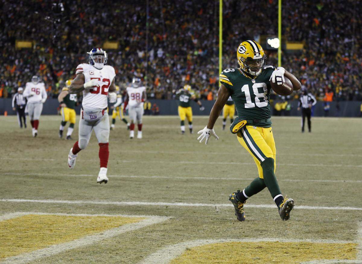 Green Bay Packers wide receiver Randall Cobb is coming off back-to-back subpar seasons.