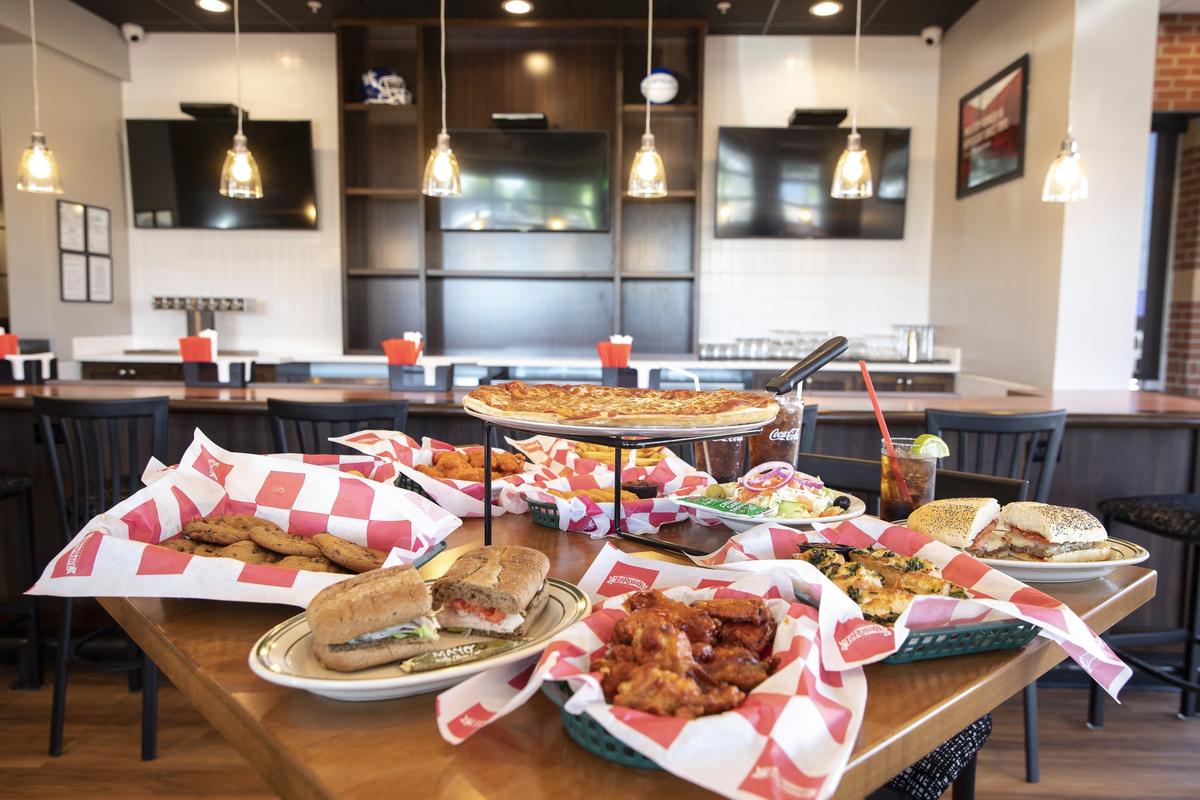 The menu at LaRosa’s features Cincinnati-style pizza (think sweeter sauce) plus pastas, hoagies, wings, appetizers, desserts and more. There also will be a full bar.
