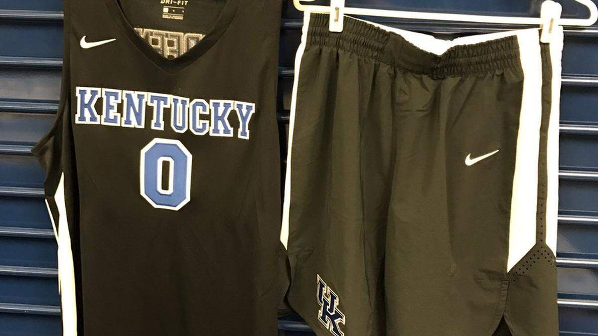 Kentucky Coach John Calipari on Monday unveiled a black alternate uniform especially for the team’s upcoming trip to the Bahamas.