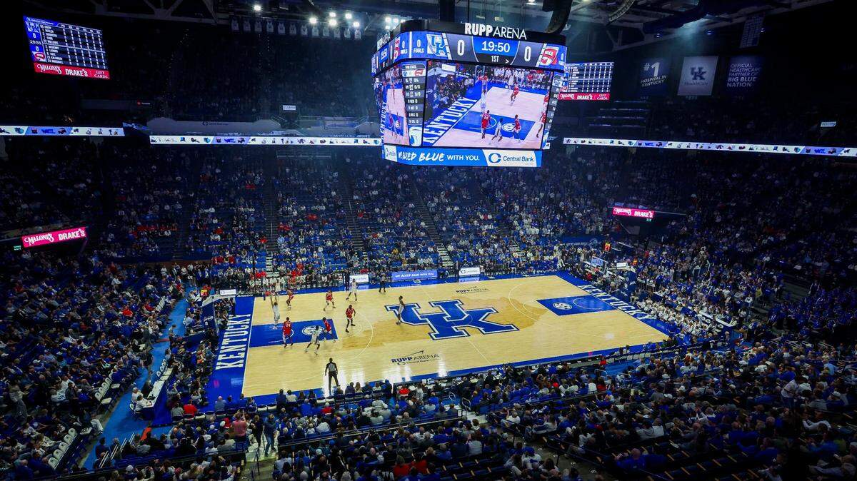 Kentucky improved to 6-0 by beating Western Kentucky in Rupp Arena on Tuesday night.