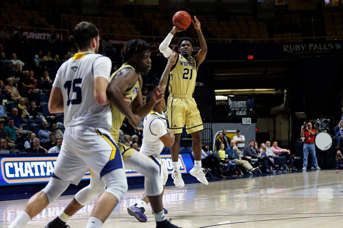 Wofford guard Tray Hollowell (21) is an alumnus of University Heights Academy in Hopkinsville.
