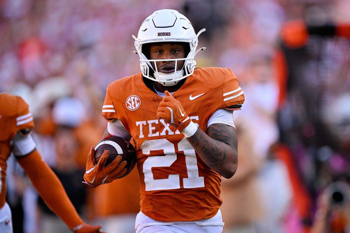 Texas wide receiver Ryan Niblett (21) returned a punt 75 yards for a touchdown to help the Longhorns upset then-No. 6 Oklahoma 23-6 last week in Dallas.