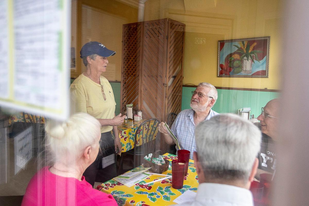 Hanna’s on Lime owner Beth Hanna talked to customers at her restaurant at 214 South Limestone on Aug. 14. She will be closing for good on Aug. 30 to retire.