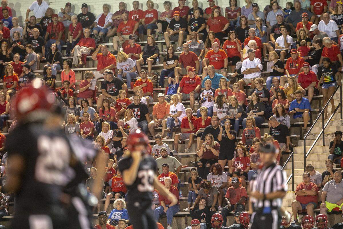 Fans watch as the Cardinals and Eagles face off.