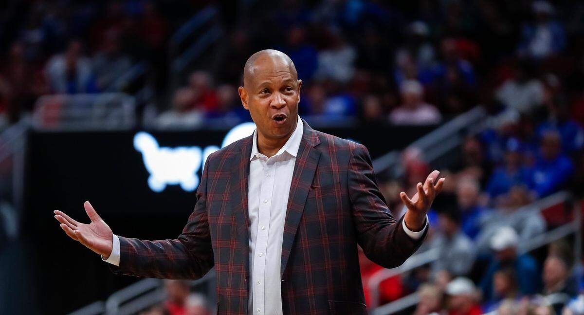 Kenny Payne followed up a 4-28 debut season in 2022-23 with an 8-24 record this year as head coach of the Cardinals.